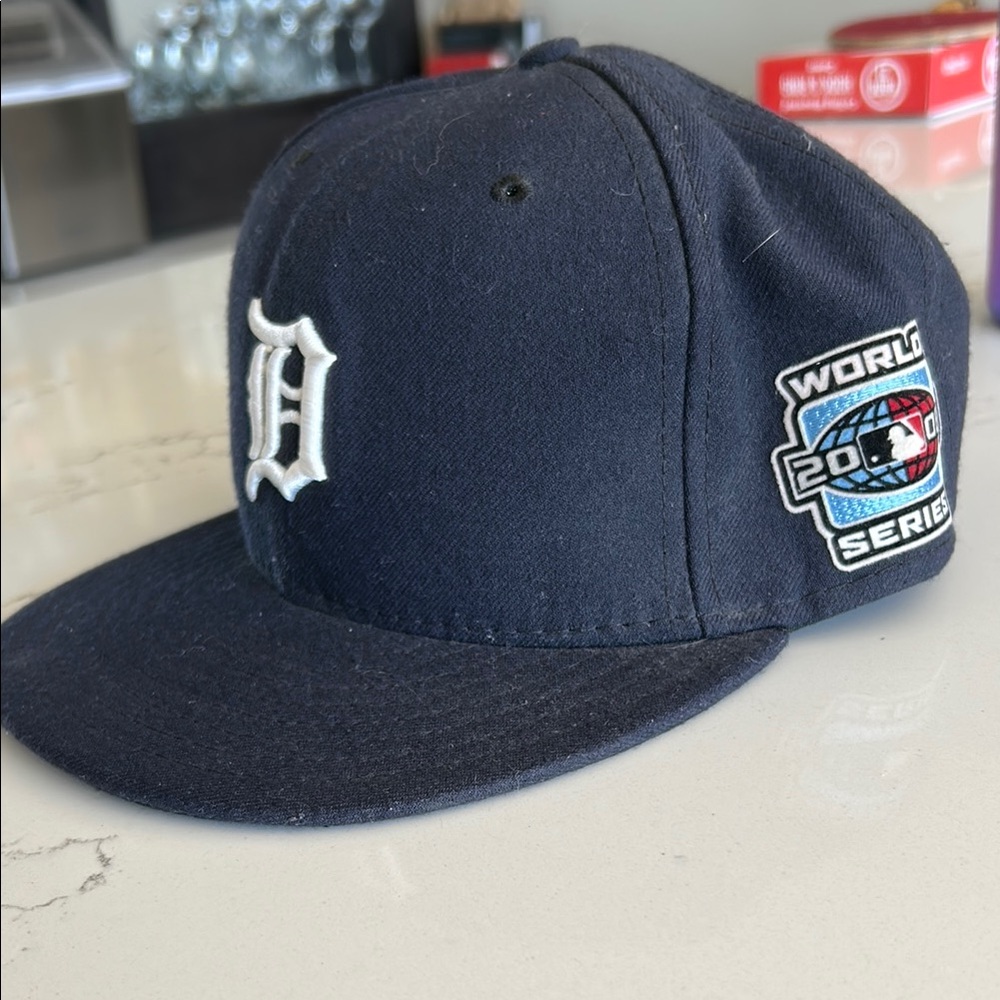 Detroit Tiger Navy Blue Baseball Cap with World Series Patch 2006